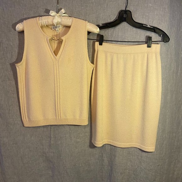 St. John Sport Cream Sweater Top and Skirt Size 2 - Picture 1 of 4
